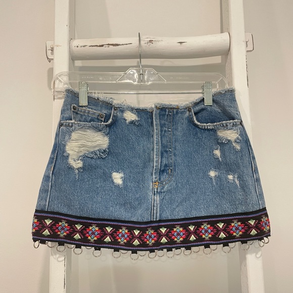 Carmar Ring Distressed Denim Skirt / NWOT - Picture 3 of 10